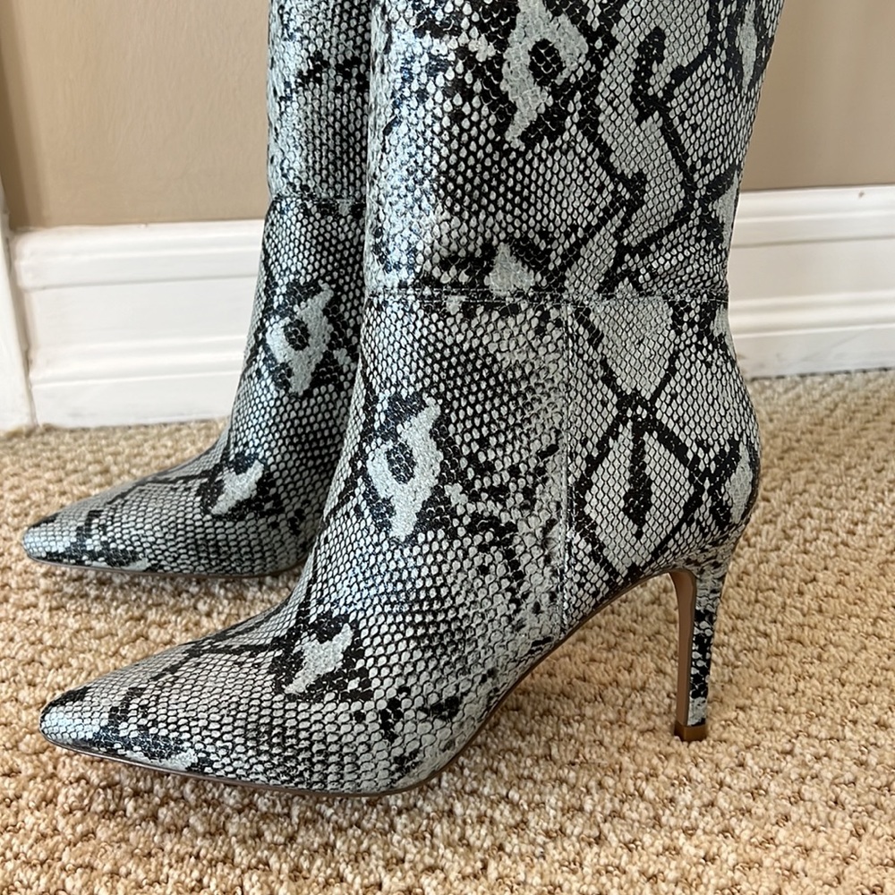 Beautiful New!!! Faux Blue and black snake skin boots